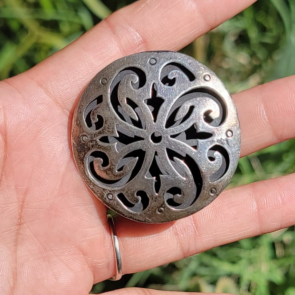 Vintage TAXCO handcrafted 925 sterling silver filigree ornate cut-outs pendant